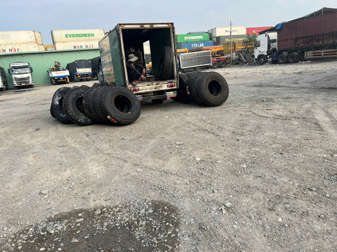 THAY LỐP XE UY TÍN, TẬN NƠI CÔNG TY KHÁCH HÀNG GIÁ RẺ TẠI TP HCM